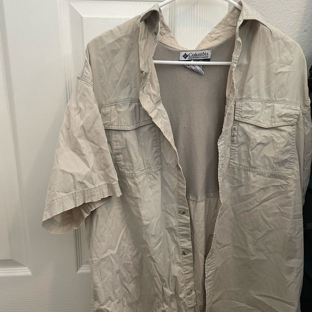 Columbia Men's Light Tan Shirt
